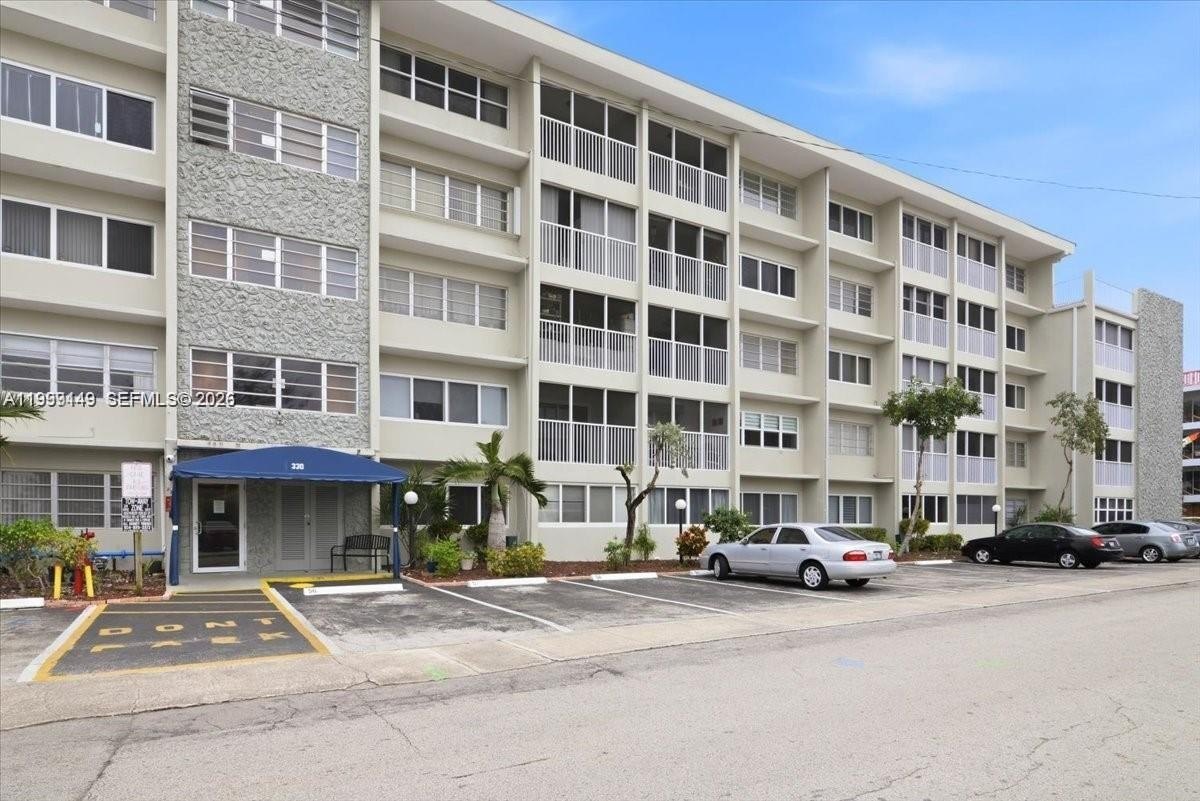 Condo 2BR 2BA - 330 SE 2nd St, Hallandale Beach, FL