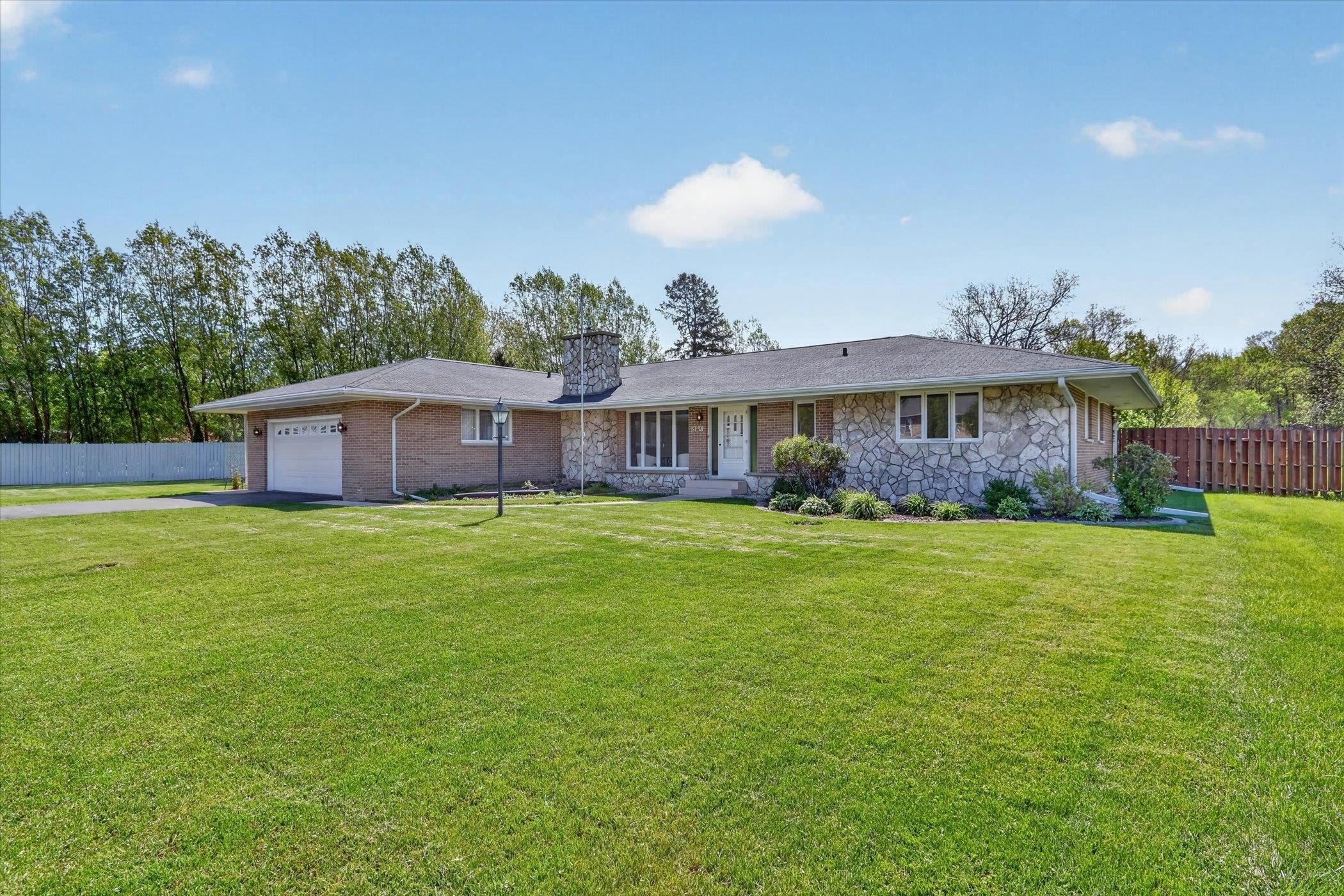 Single Family 3BR 3BA - 5138 E County Road S, Beloit, WI