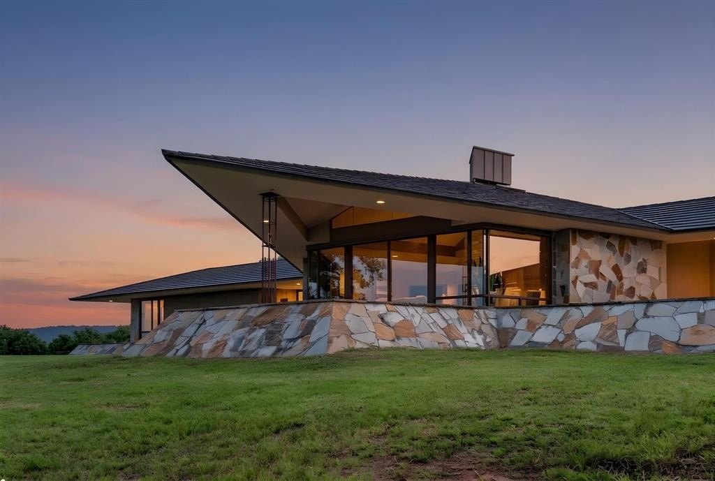 Single Family - 1080 N Greenbrier Road, Nocona, TX