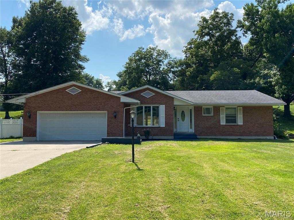 Single Family 3BR 3BA - 1105 Central Avenue, Hannibal, MO