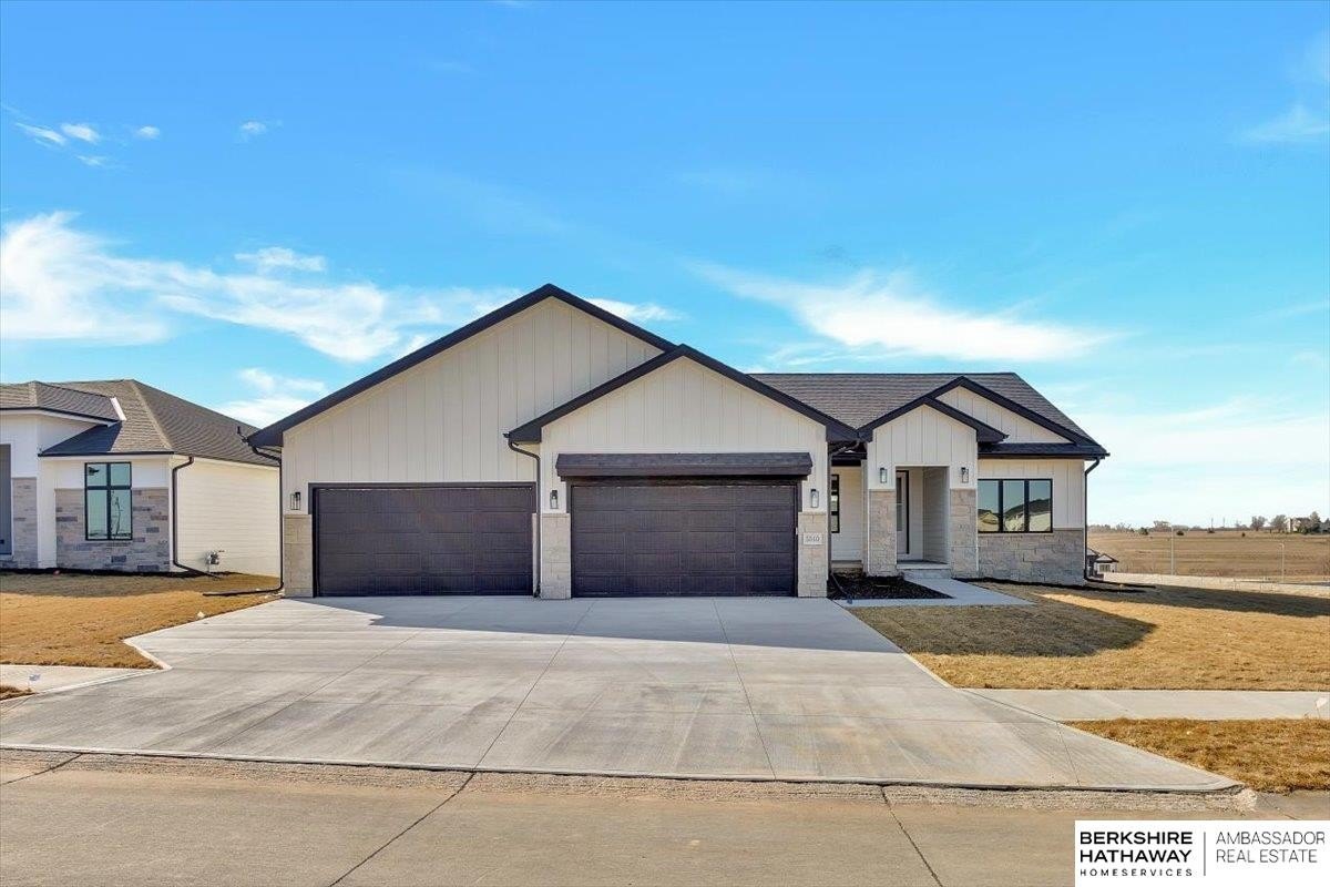 Single Family 5BR 3BA - 21348 Laurel Circle, Elkhorn, NE