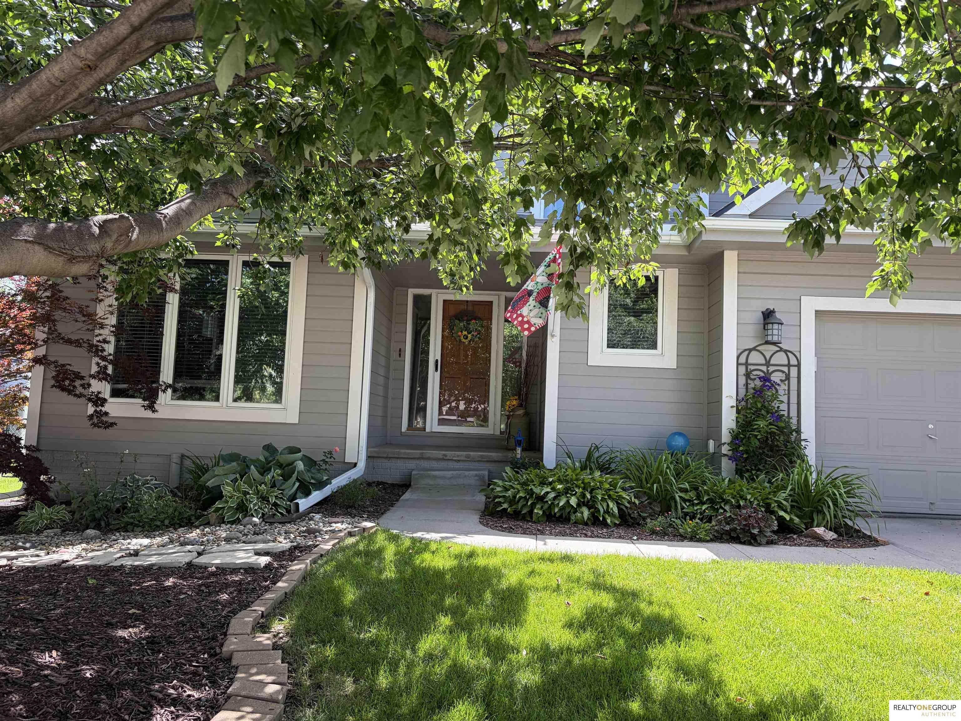 Single Family 4BR 4BA - 8131 S 101St Street, La Vista, NE