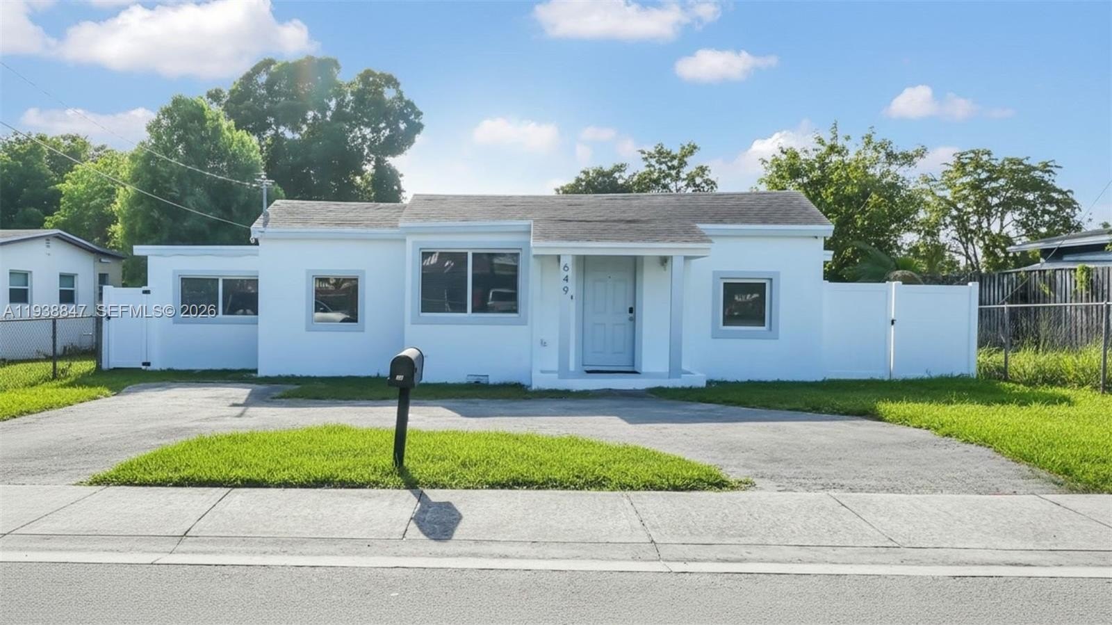 Single Family 3BR 1BA - 649 NW 24th Ave, Fort Lauderdale, FL