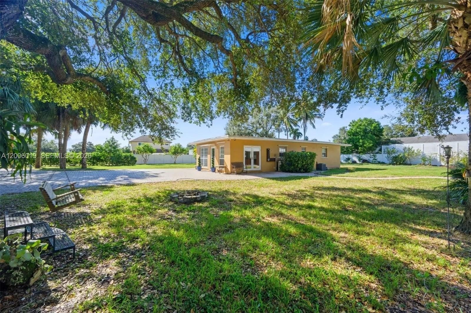 Single Family 3BR 2BA - 4001 SW 73rd Ave, Davie, FL
