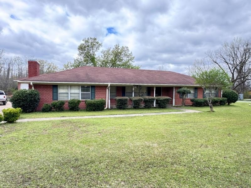 Single Family 3BR 3BA - 2433 N Veterans Memorial Blvd, Saltillo, MS