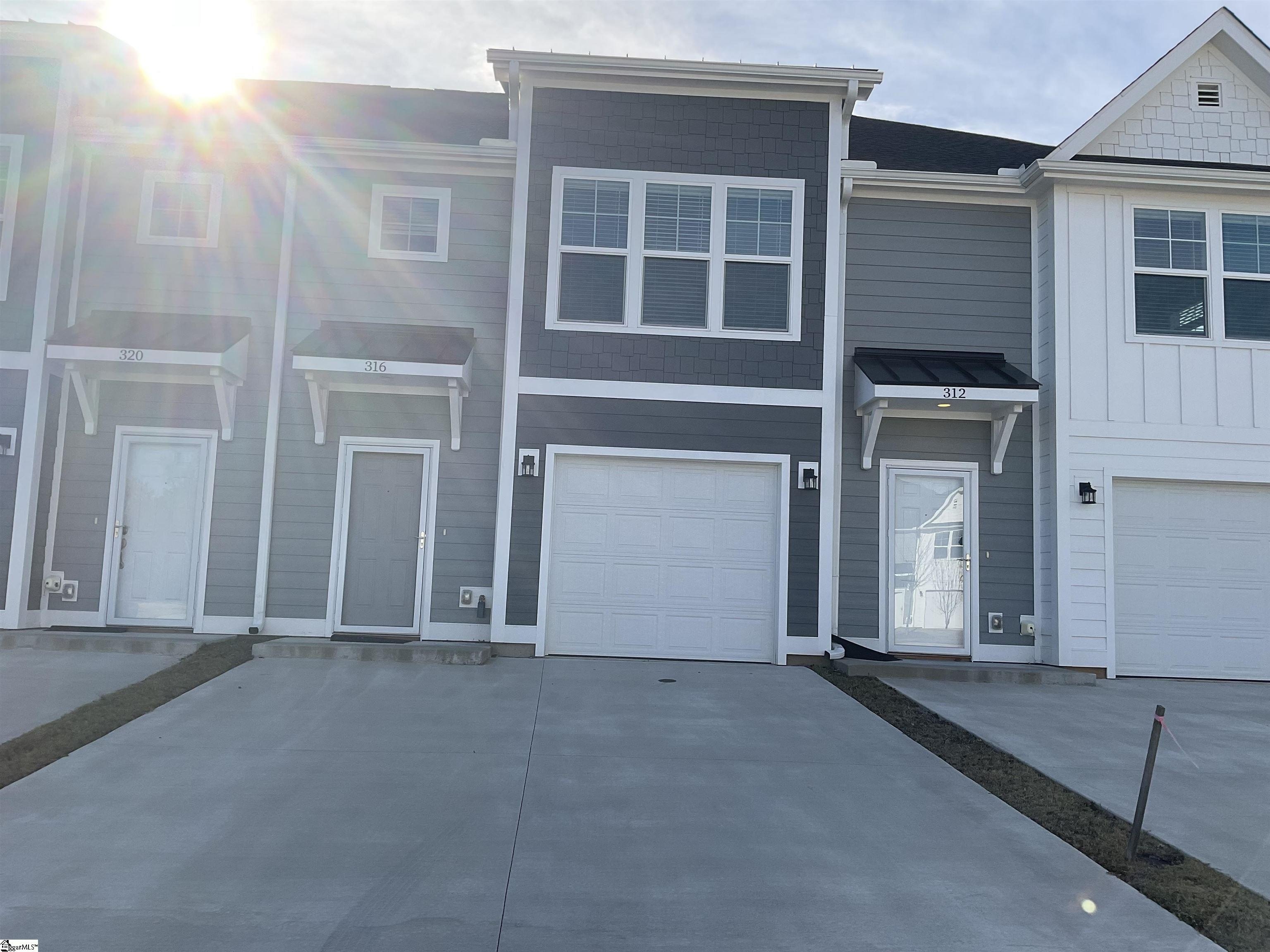 Single Family 3BR 3BA - 319 Lion Heart Lane, Greer, SC