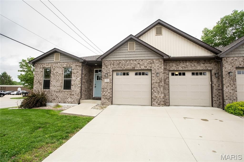 Condo 4BR 3BA - 132 E Locust Street, Columbia, IL