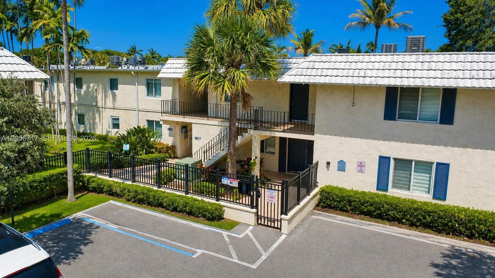Condo 1BR 1BA - 8615 SW 68th Ct, Pinecrest, FL