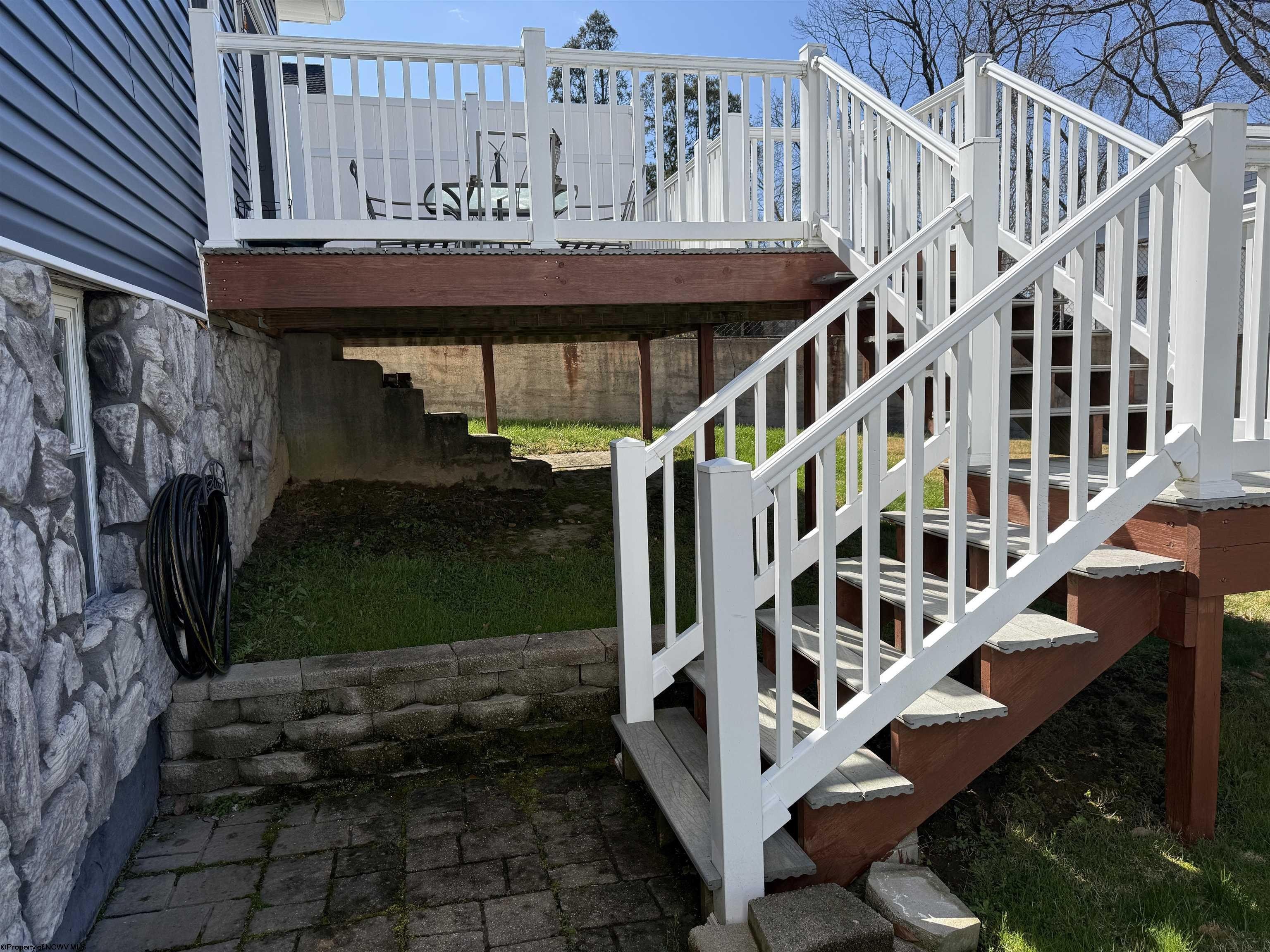 Single Family 4BR 1BA - 122 Vermont Avenue, Clarksburg, WV