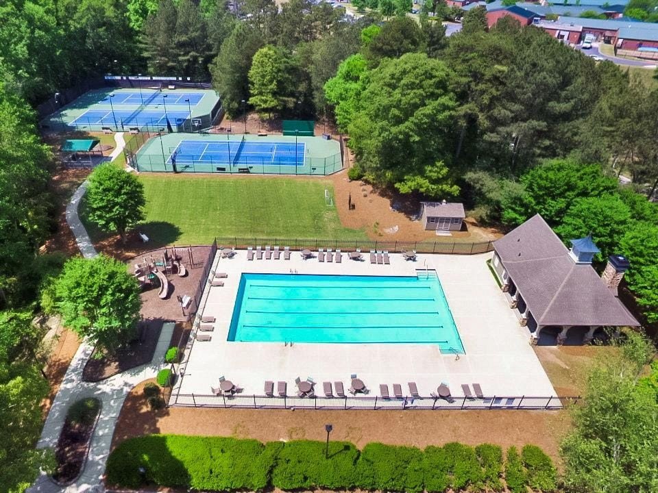 Single Family 4BR 3BA - 780 River Cliff Court, Suwanee, GA