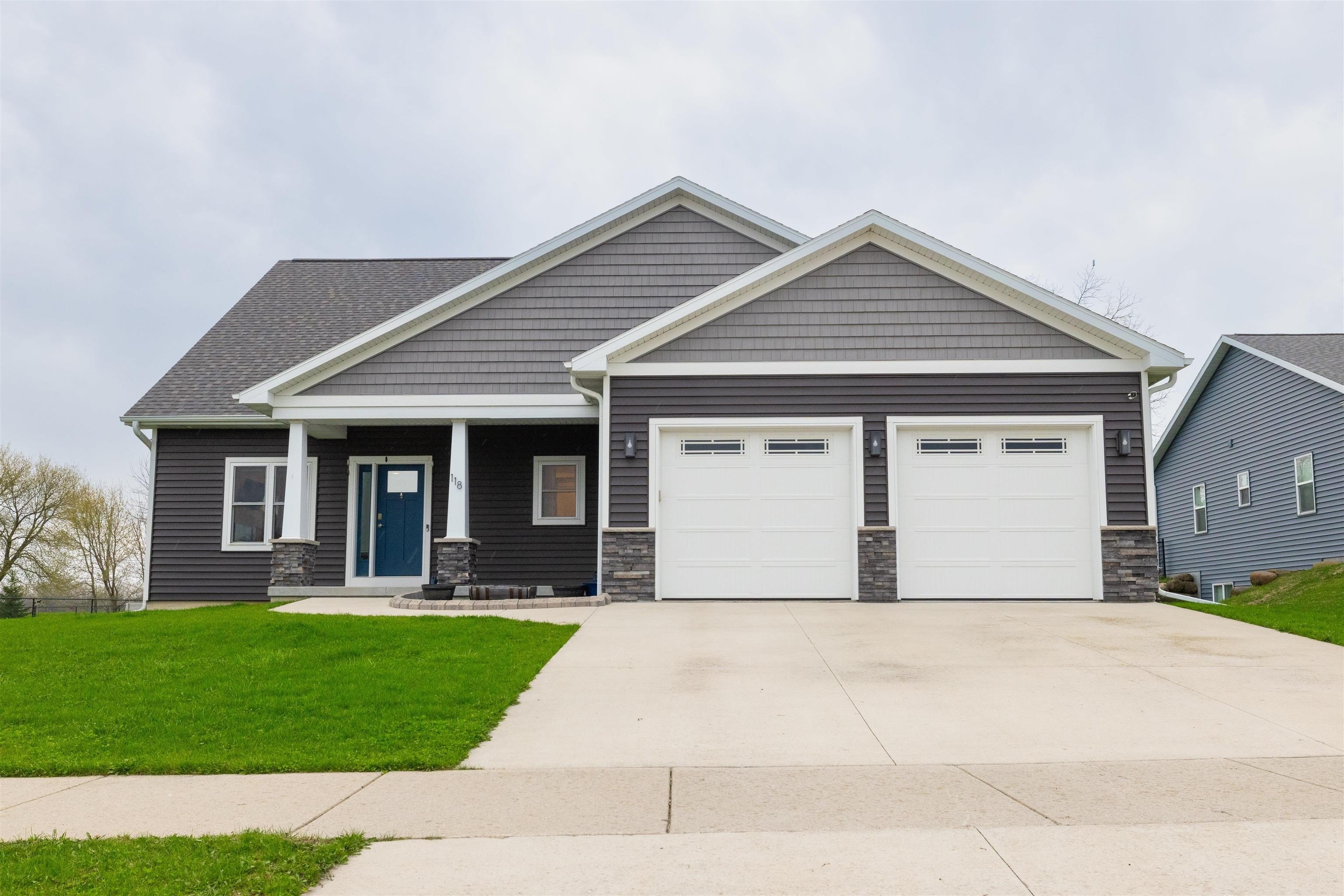 Single Family 3BR 4BA - 118 Nature's Trail, Fall River, WI