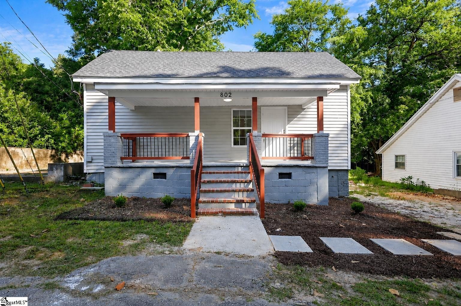 Single Family 3BR 1BA - 802 W Hampton Street, Laurens, SC