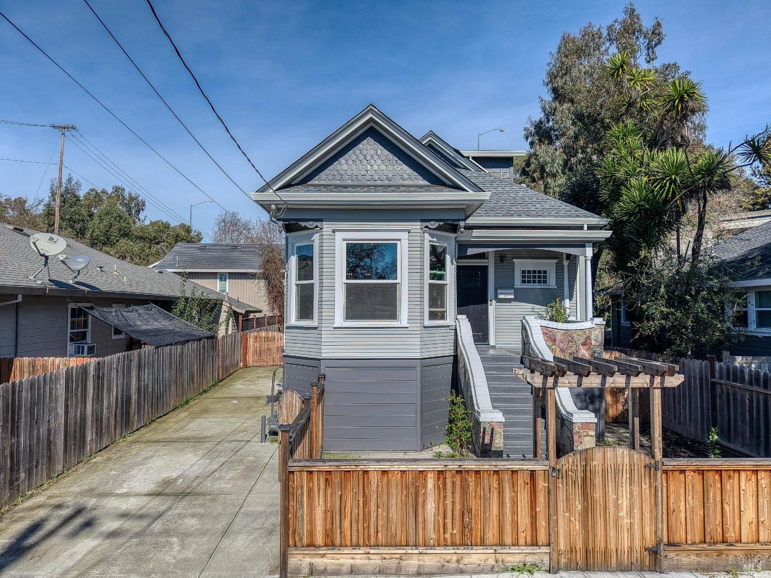 Single Family 4BR 4BA - 107 Sebastopol Avenue, Santa Rosa, CA