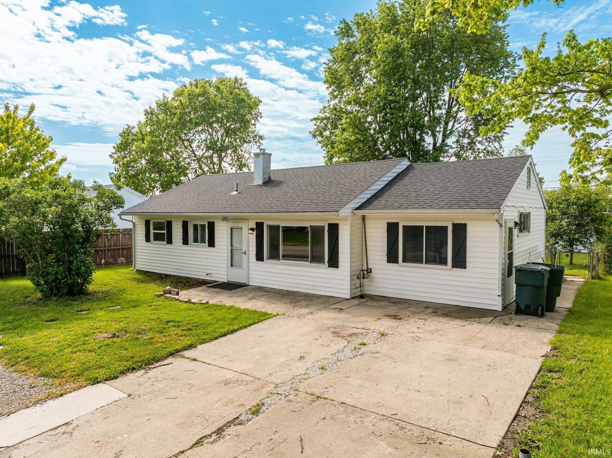 Single Family 4BR 1BA - 613 E Linda Lane, Muncie, IN