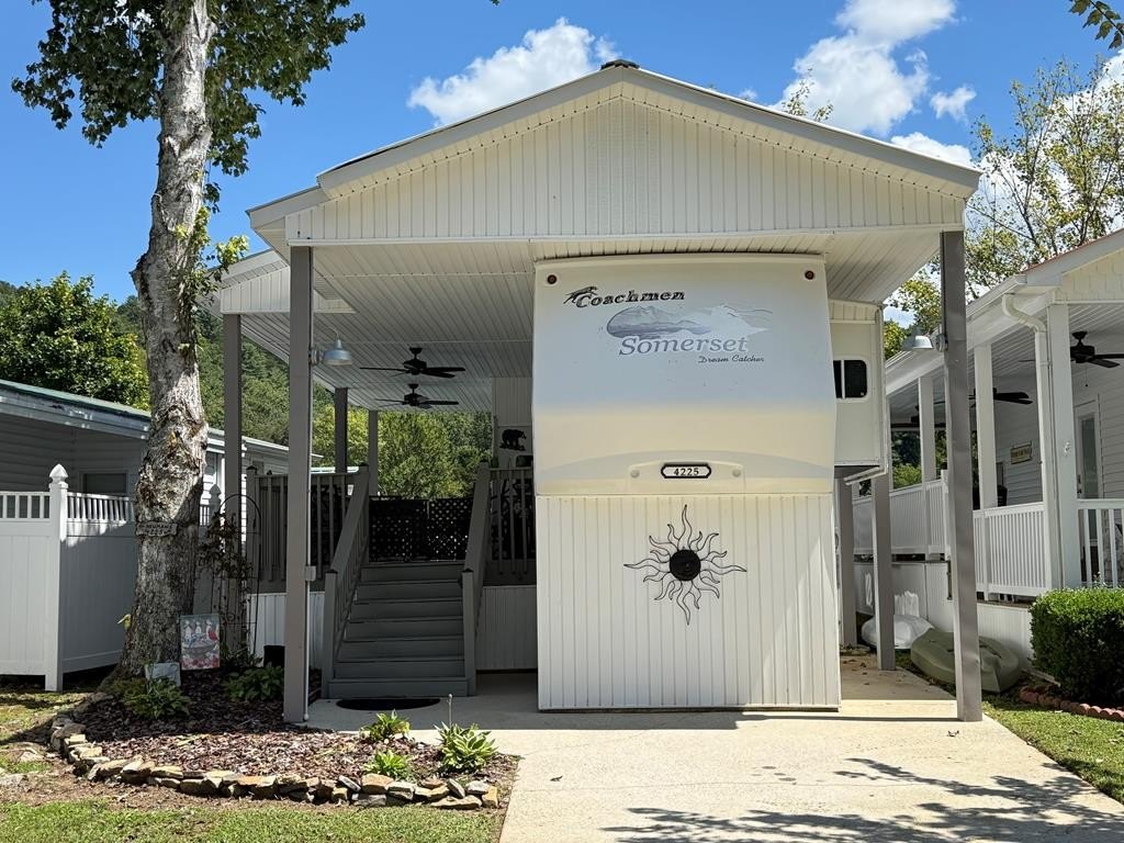 Single Family 1BR 1BA - 4225 River Bank Run, Hiawassee, GA