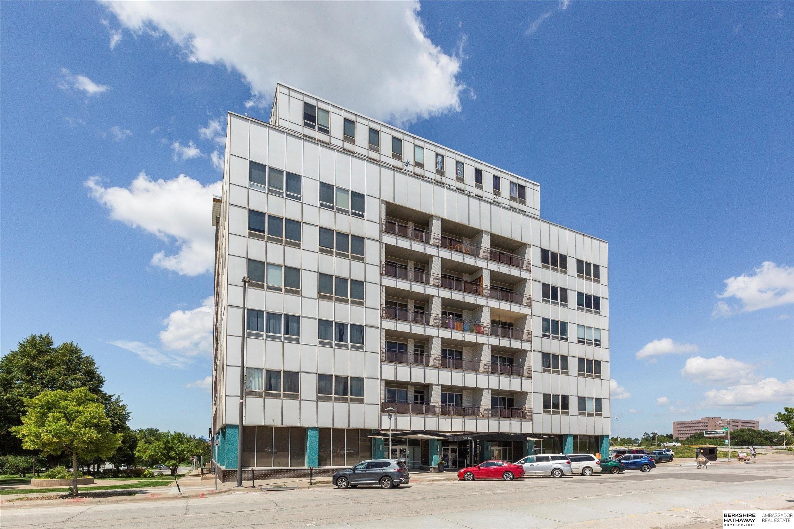 Condo 2BR 1BA - 3000 Farnam Street, Omaha, NE