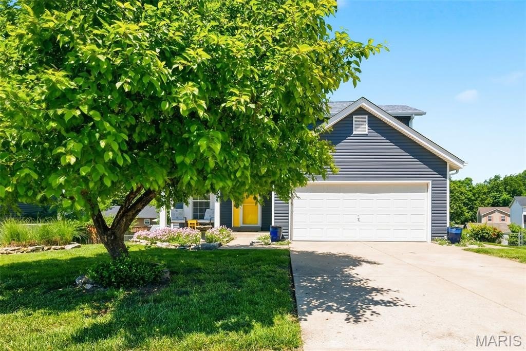 Single Family 3BR 3BA - 537 White Fence Drive, Wentzville, MO