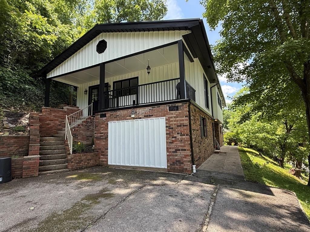 Single Family 3BR 3BA - 1200 Kentucky Blvd, Hazard, KY