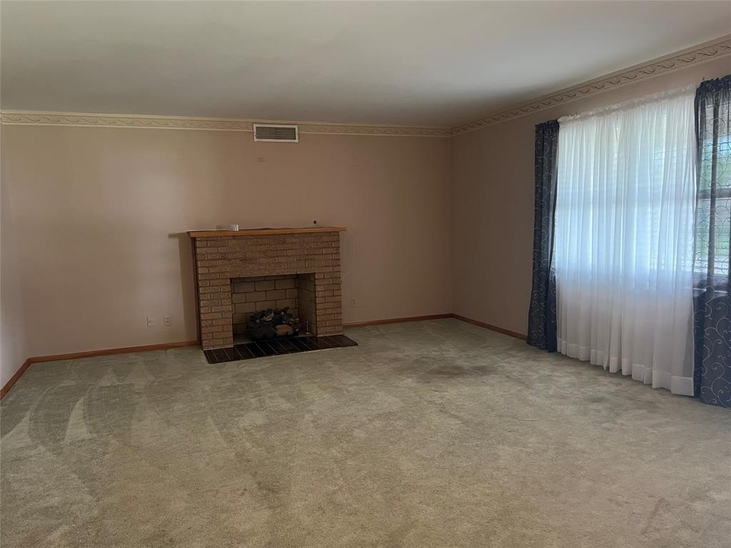 Single Family 2BR 2BA - 211 S Crockett, Henrietta, TX