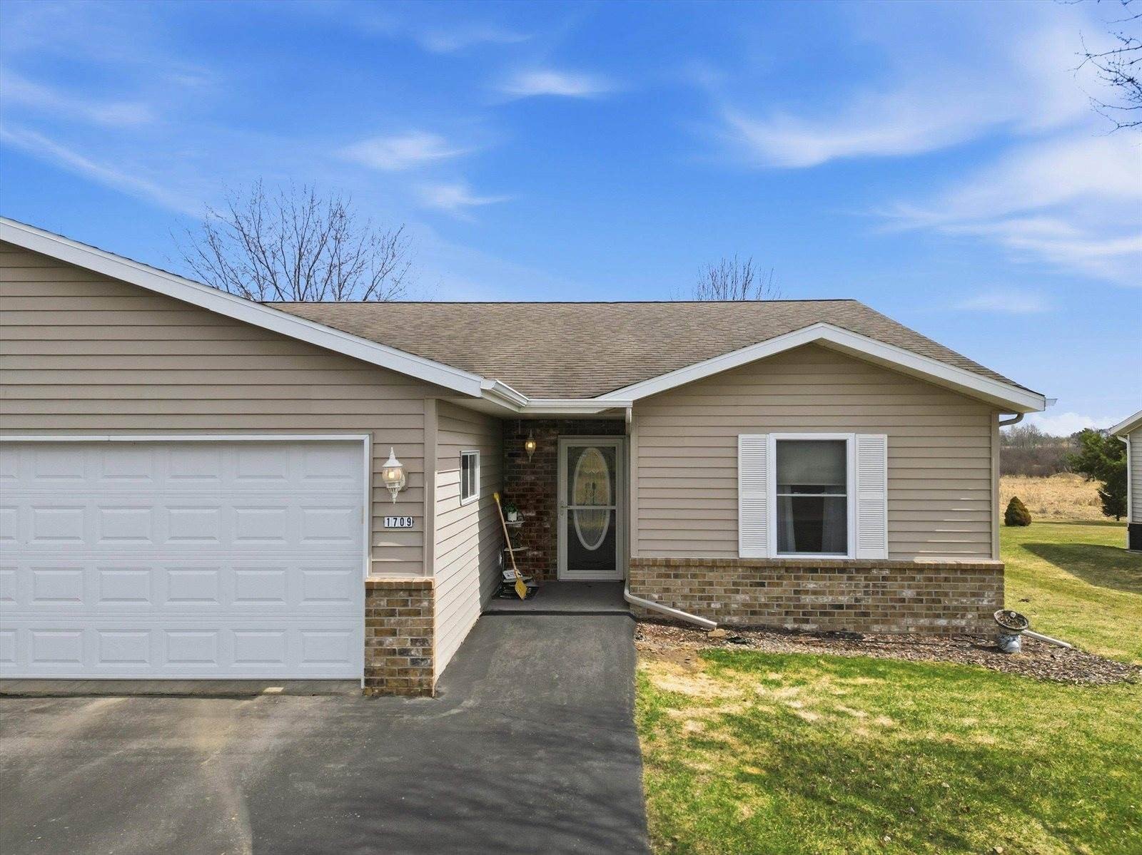 Condo 3BR 3BA - 1709 N Hume Avenue, Marshfield, WI