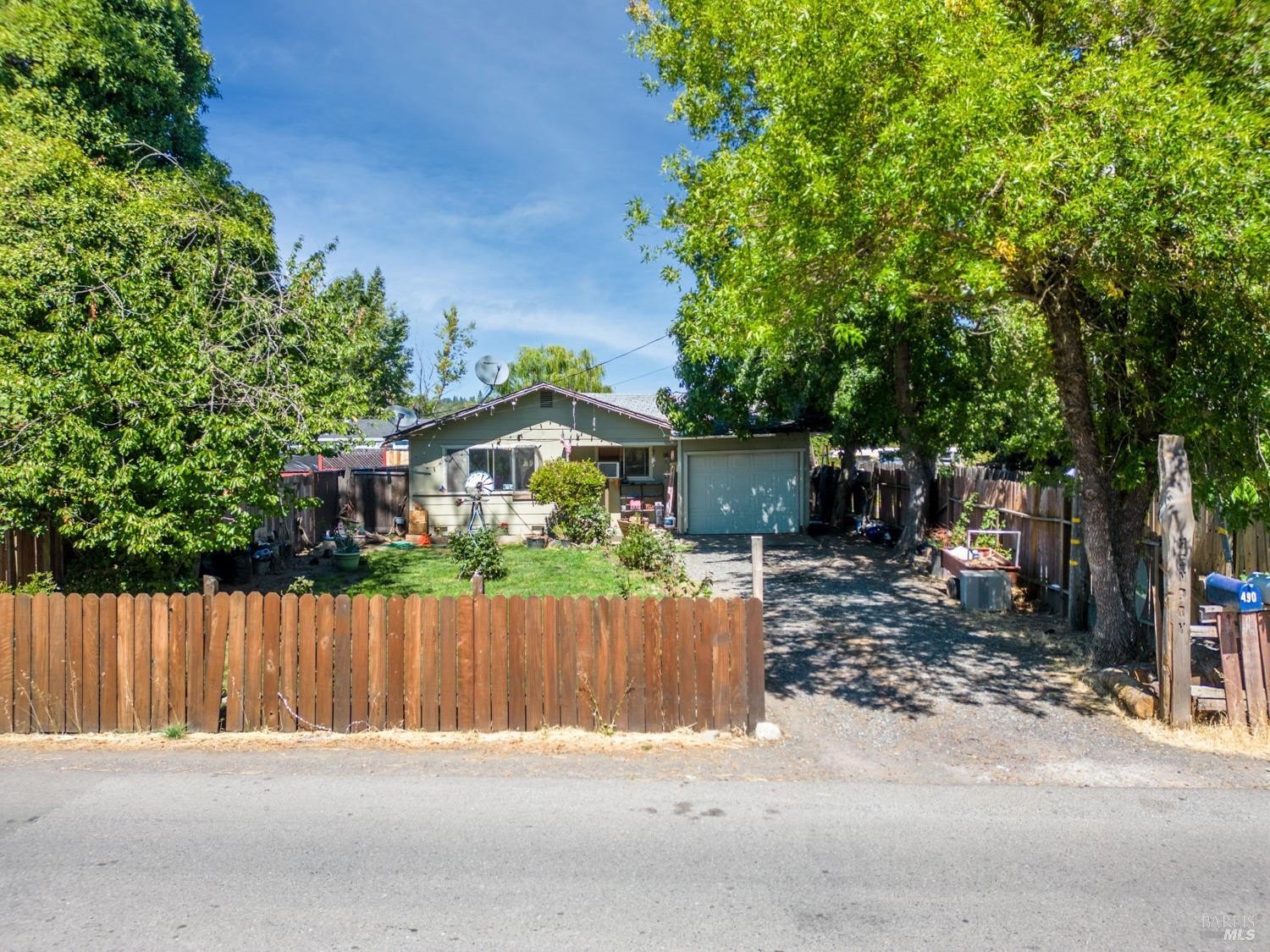Single Family 2BR 1BA - 490 Della Avenue, Willits, CA