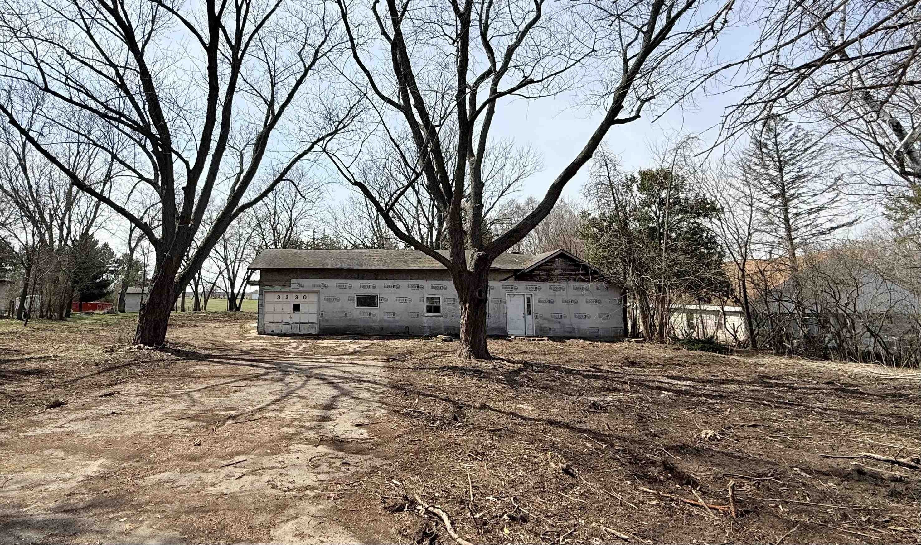 Single Family 3BR 2BA - 3230 S Oakhill Avenue, Janesville, WI