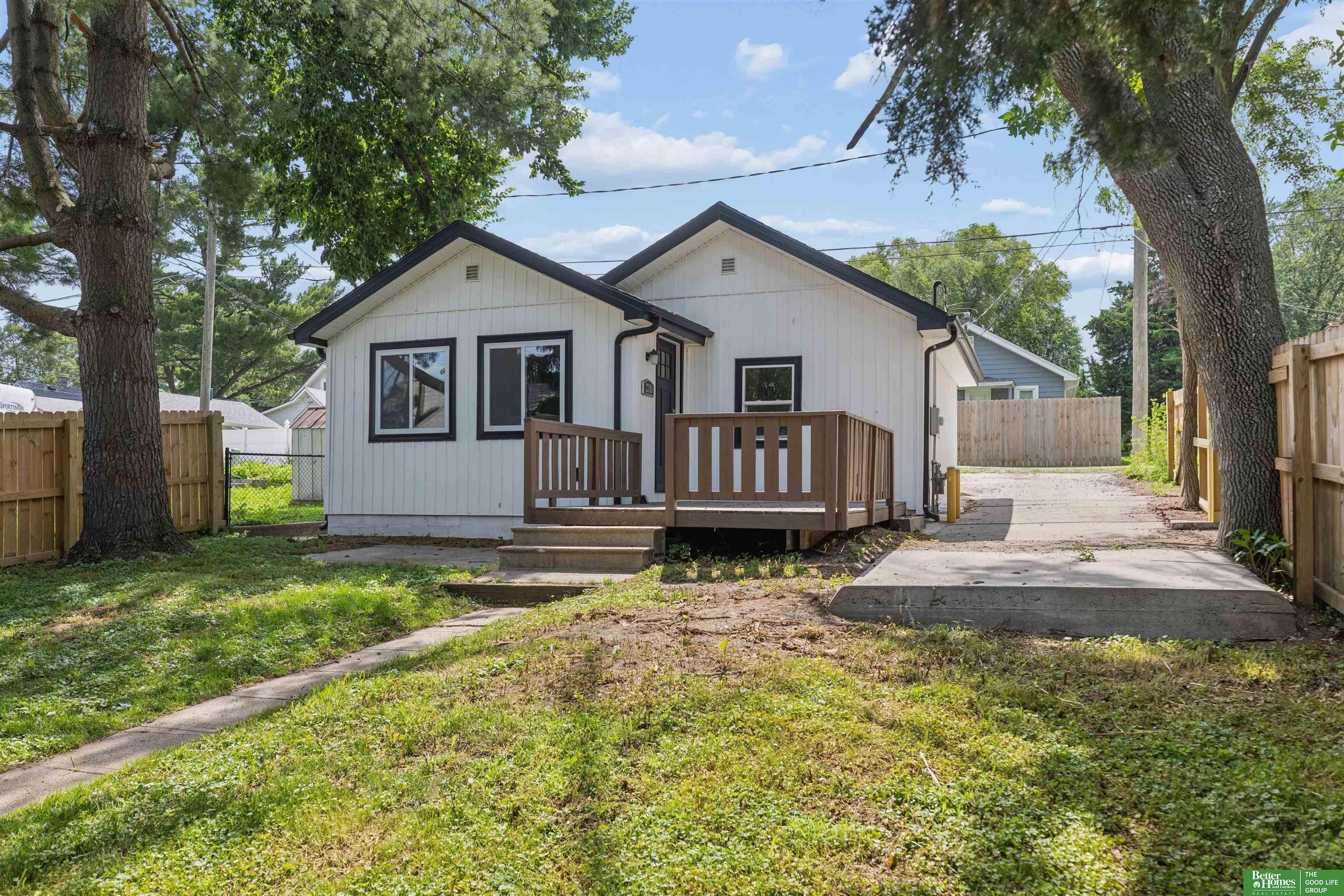 Single Family 2BR 1BA - 2210 N 60 Street, Omaha, NE