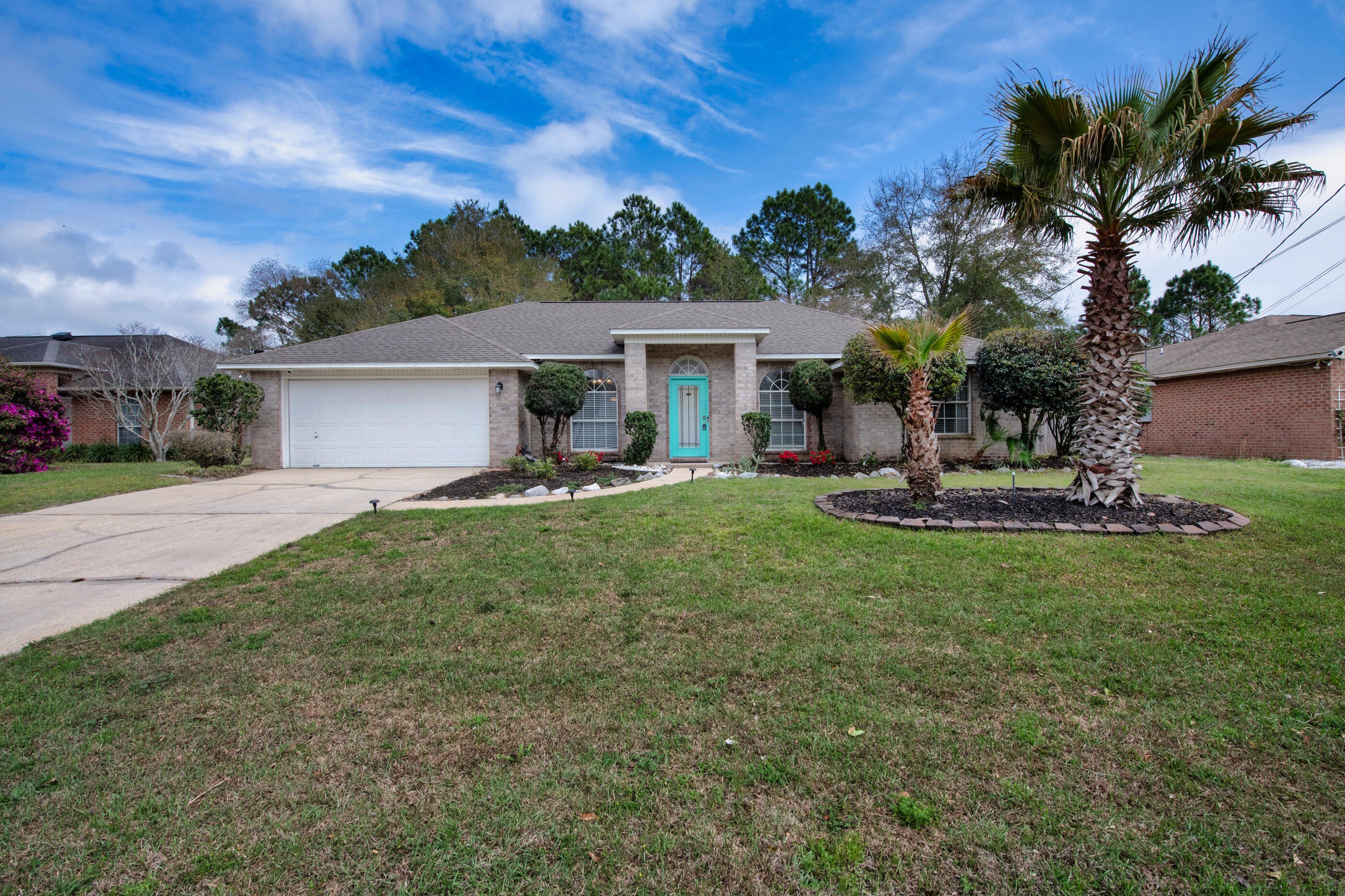 Single Family 4BR 2BA - 2706 Riverside Landing Drive, Navarre, FL