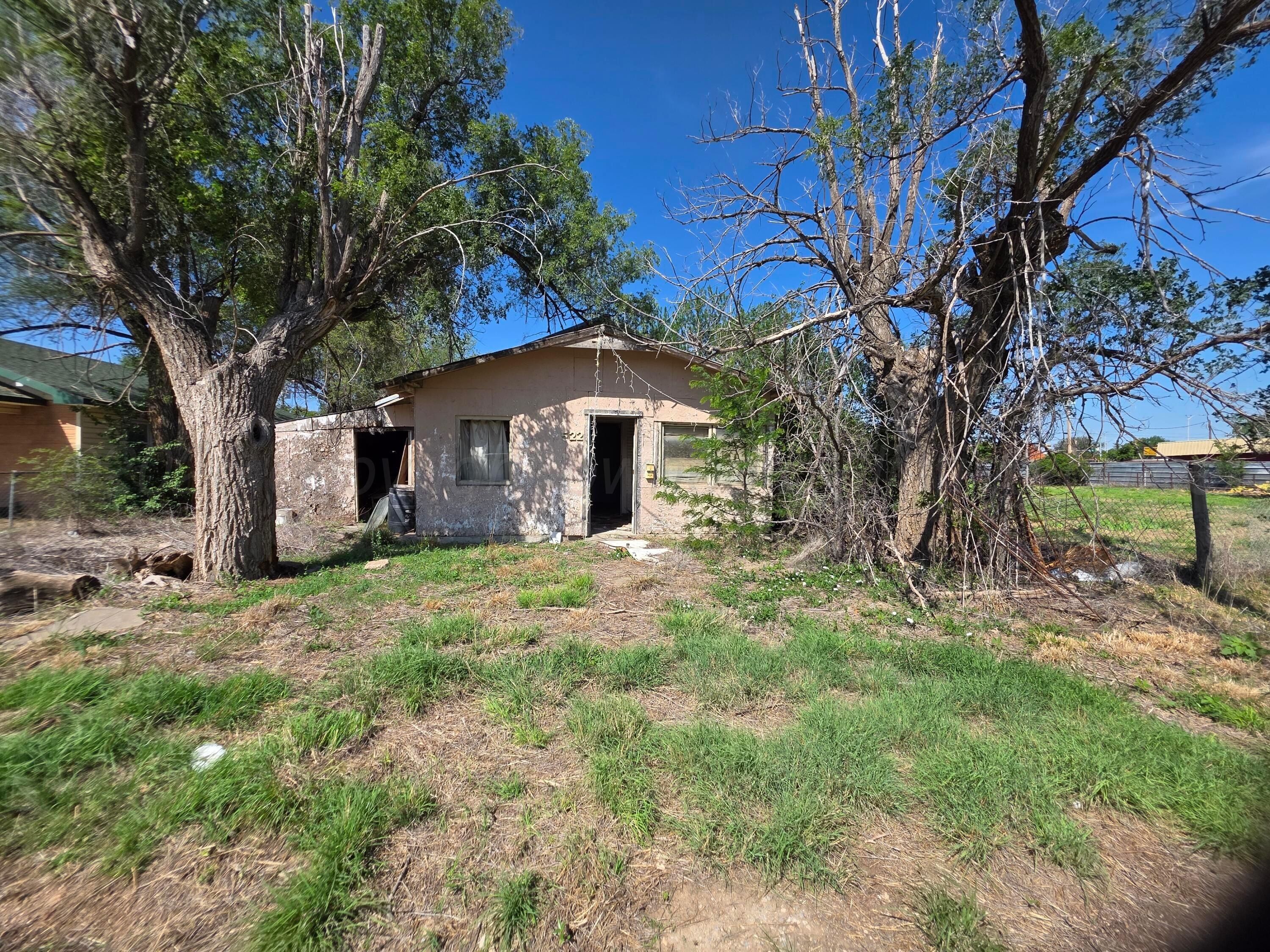 Single Family 4BR 3BA - 522 S Ballard St, Pampa, TX