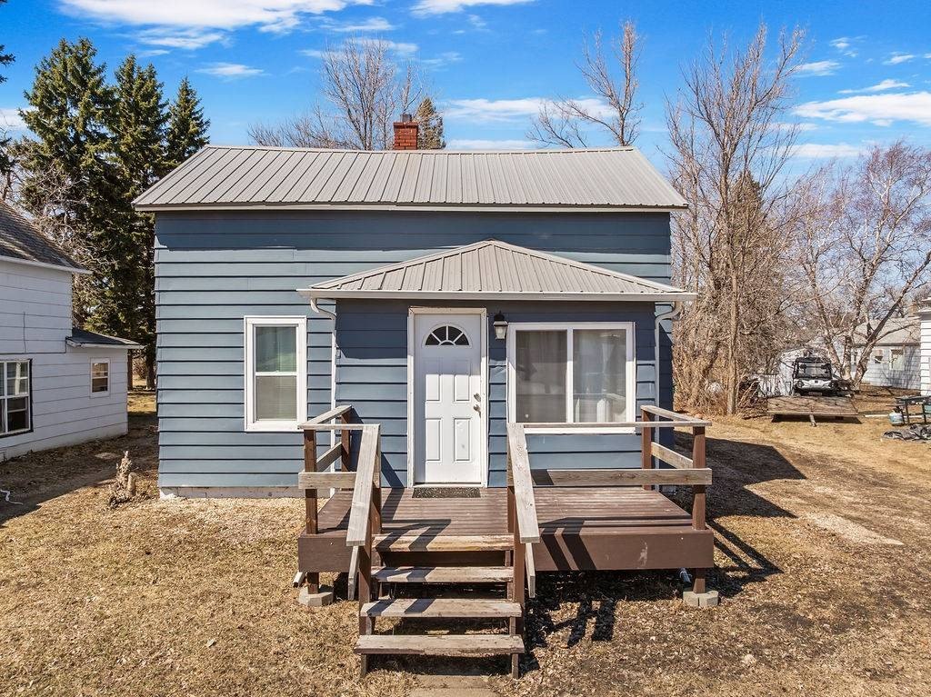 Single Family 2BR 1BA - 211 2nd Ave SE, Rolla, ND