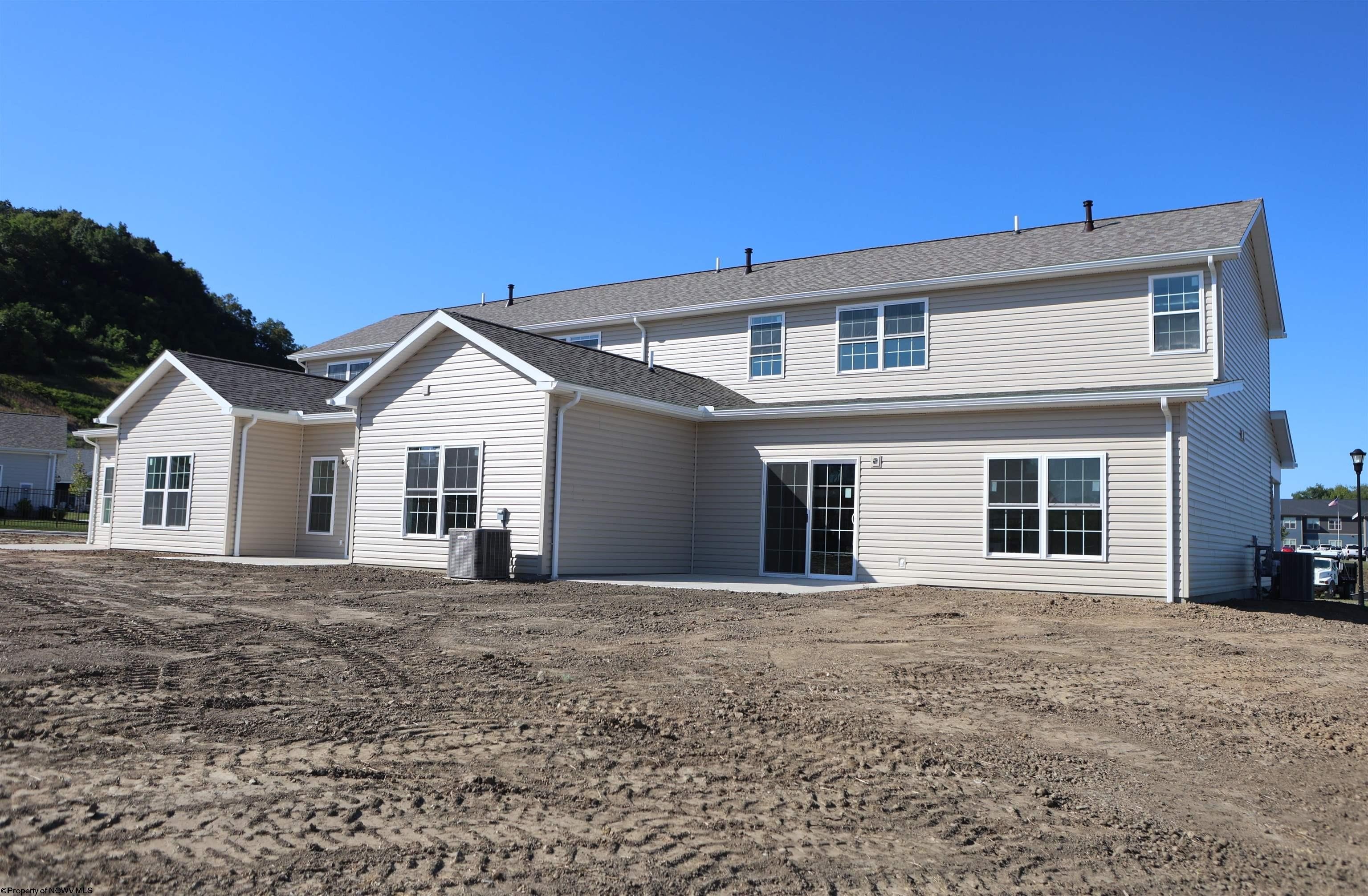 Single Family 3BR 4BA - 103 Willow Oak Drive, Bridgeport, WV