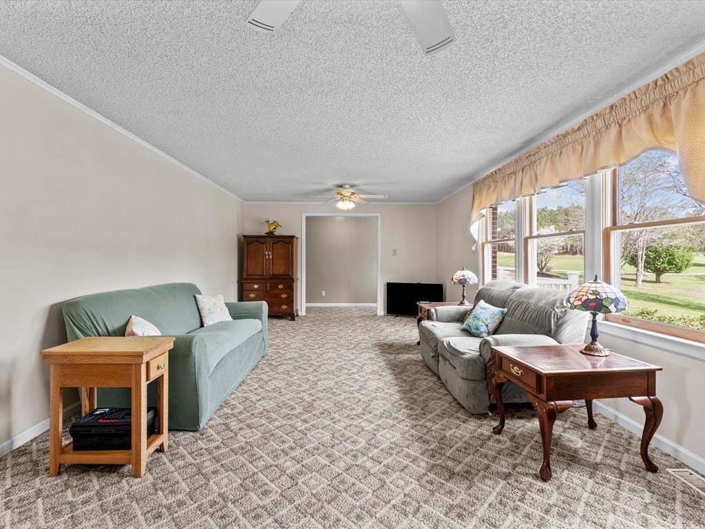 Single Family 3BR 3BA - 218 Deer Run Rd, Blackstone, VA
