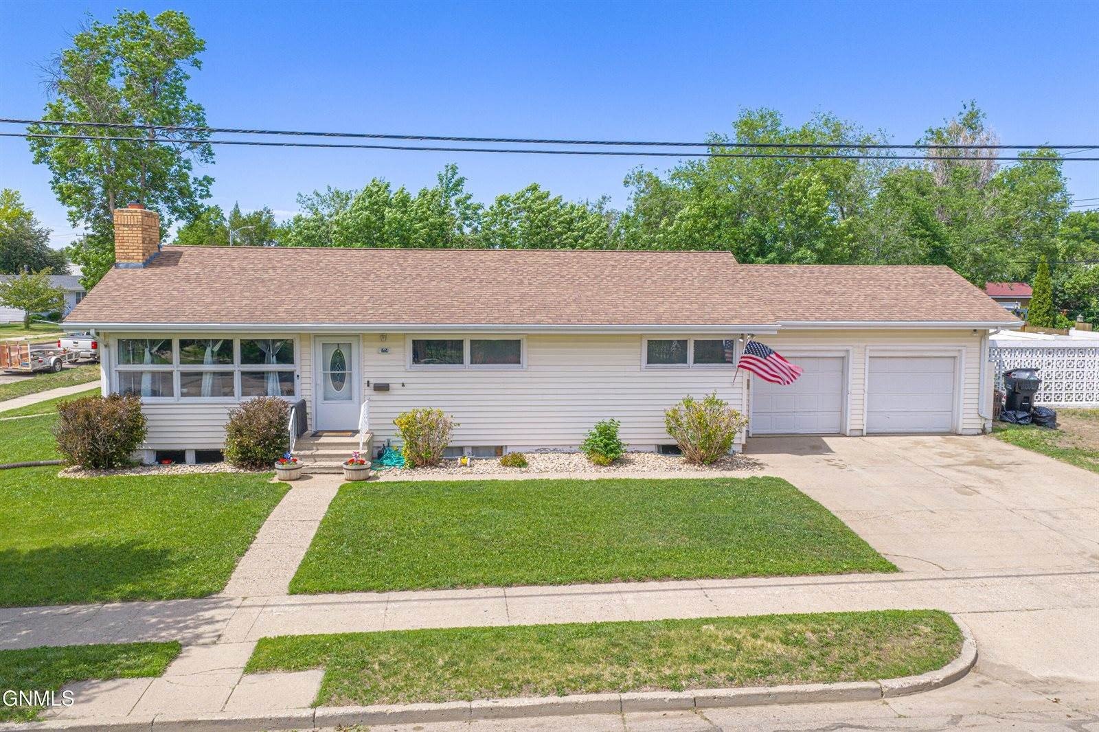 Single Family 5BR 2BA - 1414 6th Street West, Williston, ND