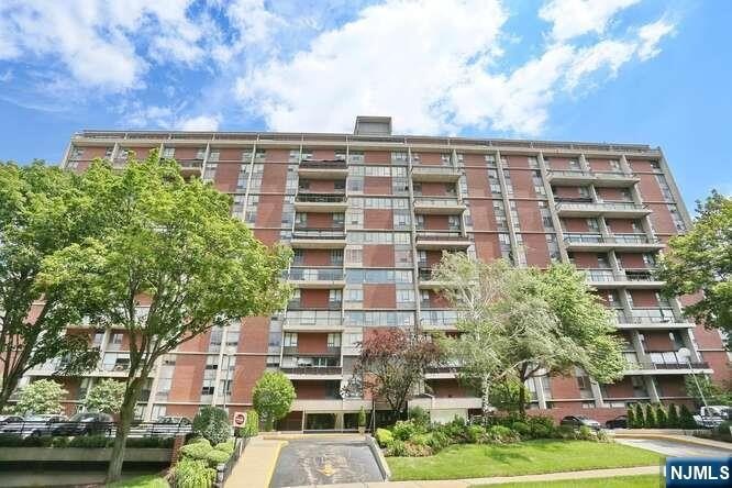 Co-op 1BR 1BA - 4 Horizon Road 1027, Fort Lee, NJ