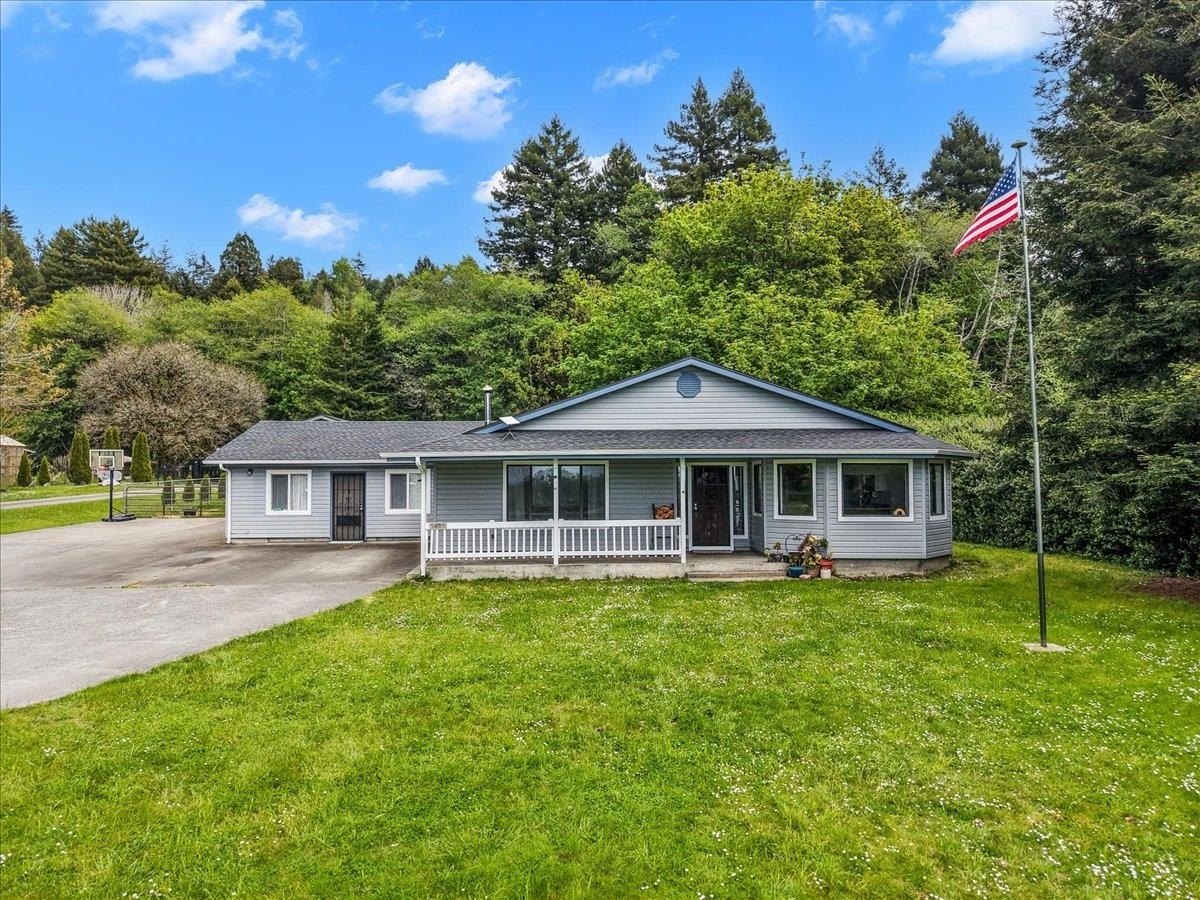 Single Family 3BR 2BA - 9355 N Highway 101, Smith River, CA