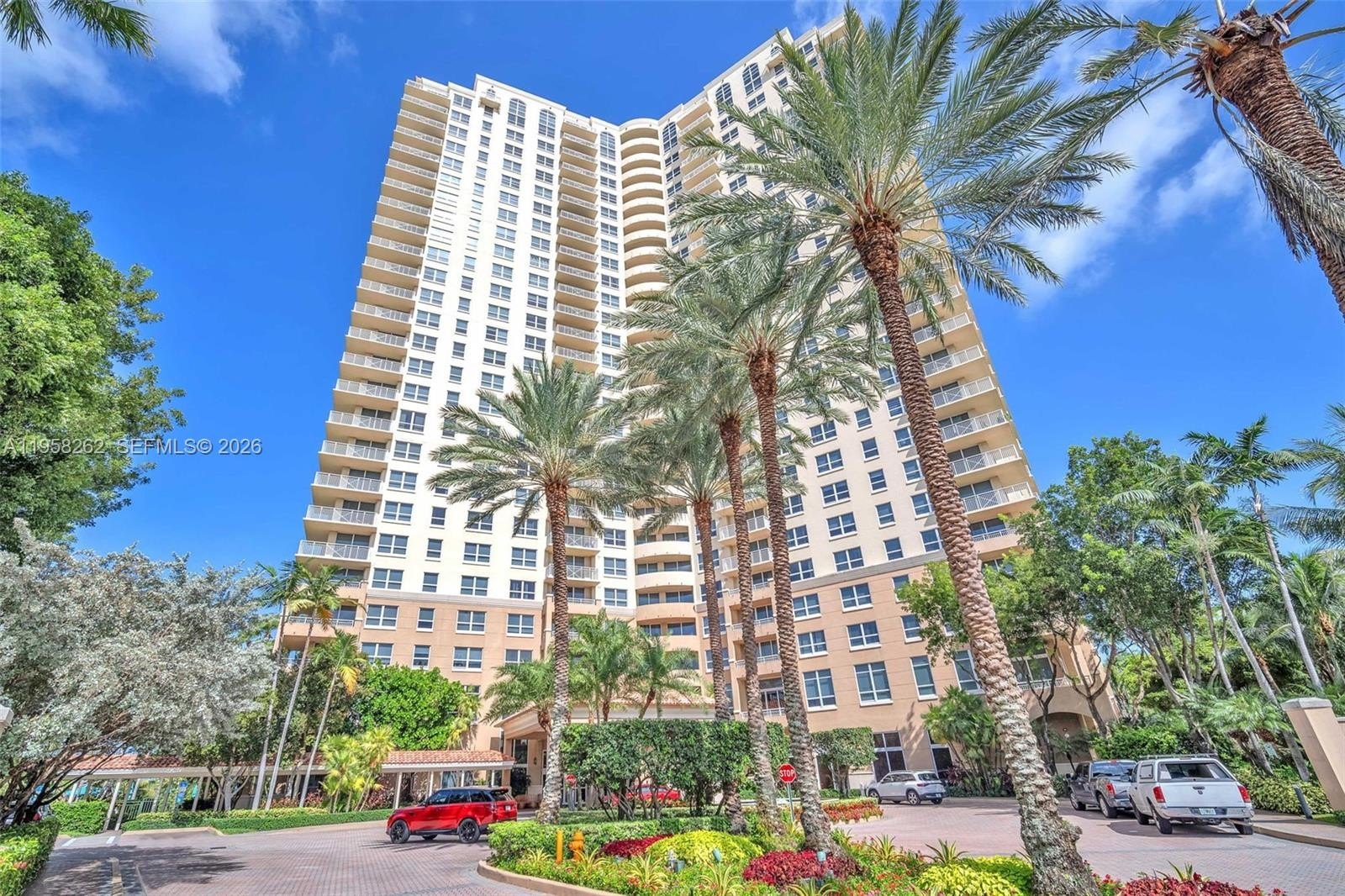 Condo 1BR 1BA - 19501 W Country Club Dr, Aventura, FL