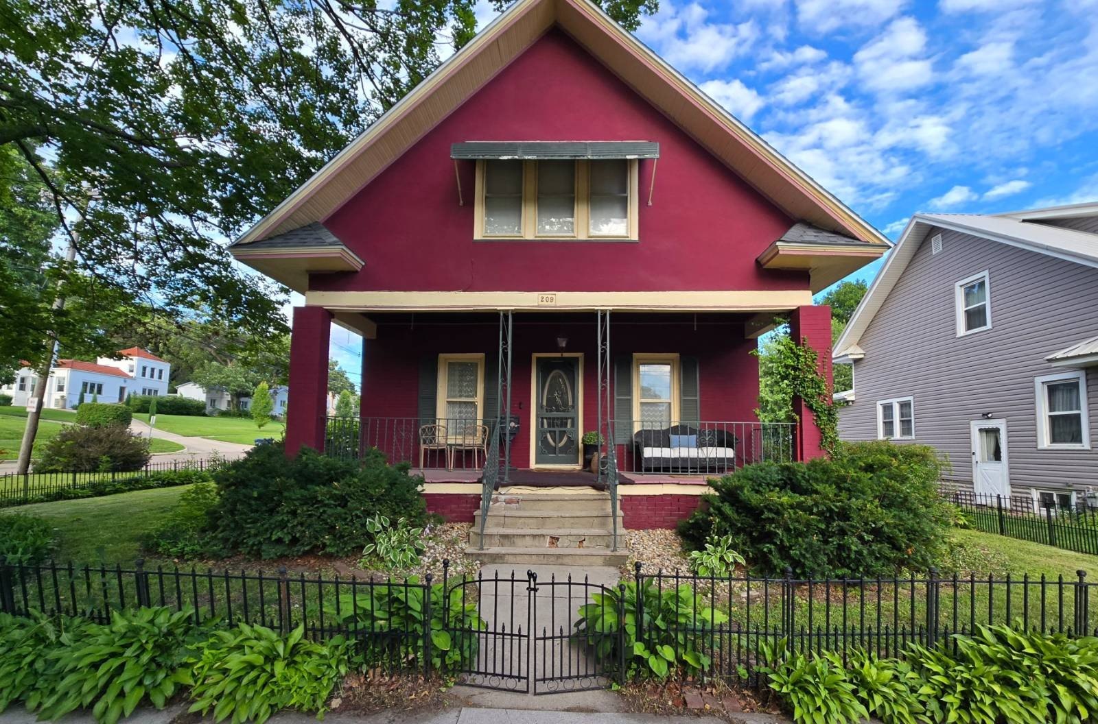 Single Family 3BR 1BA - 209 N. 9th Street, Monmouth, IL