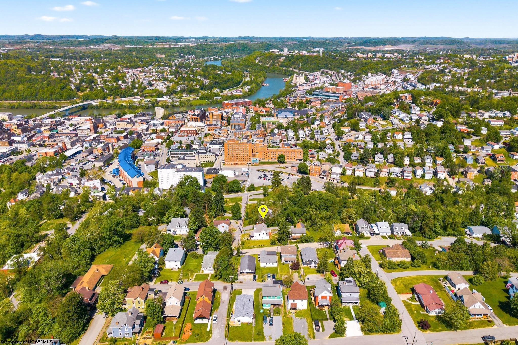 Single Family 4BR 3BA - 509 E Prospect Street, Morgantown, WV