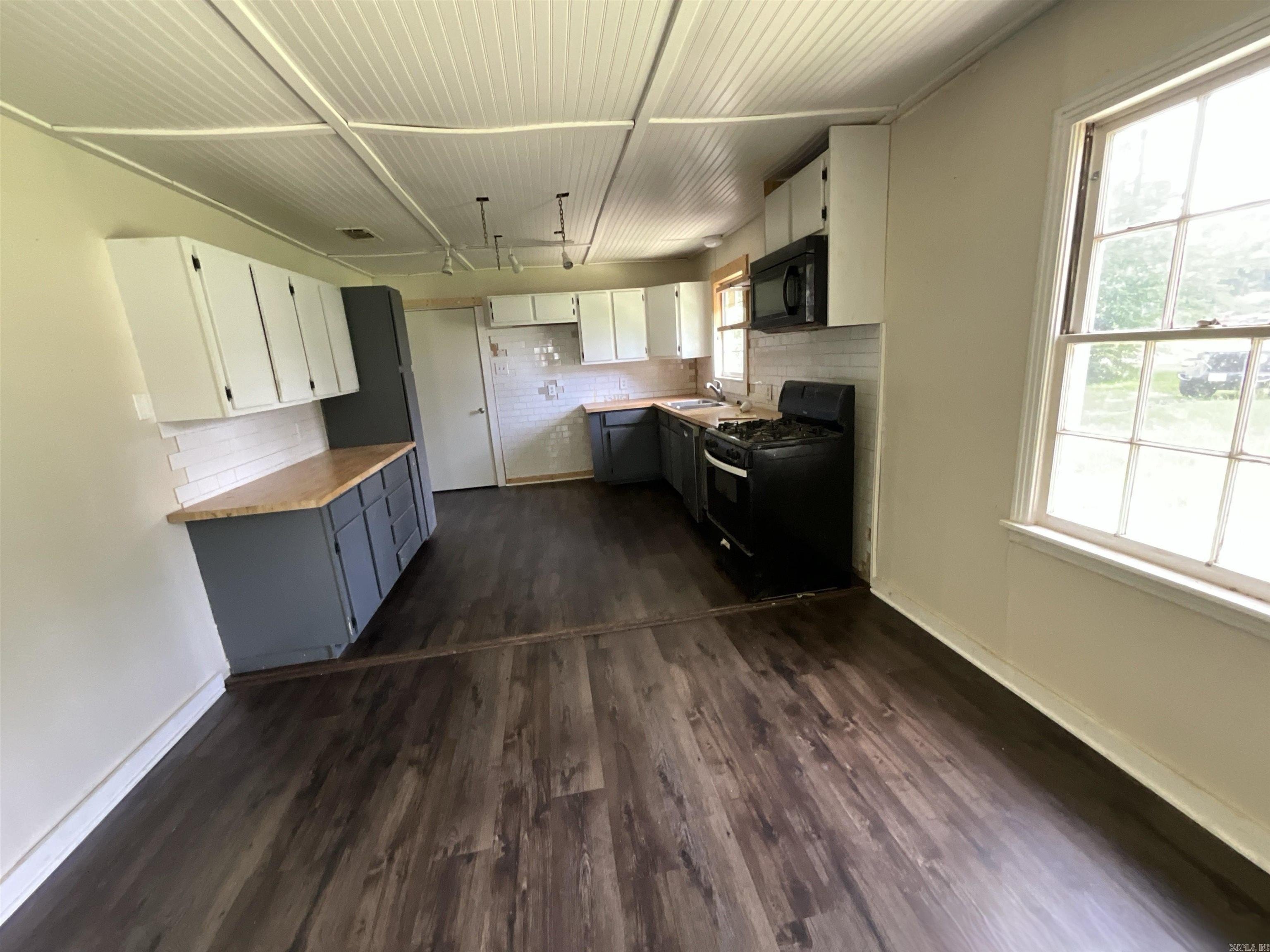 308 E Douglas  