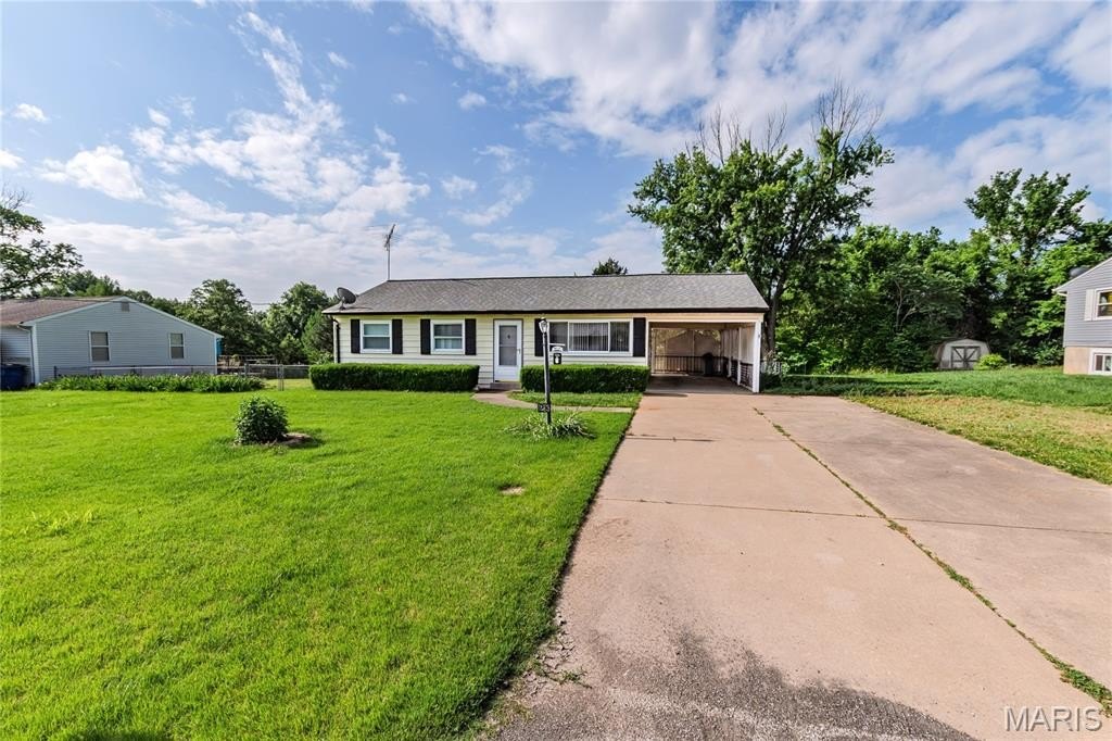 Single Family 3BR 1BA - 28 Doris Avenue, O'Fallon, MO