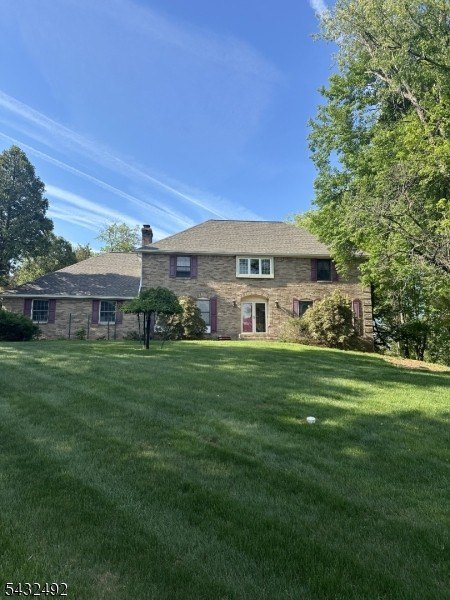 Single Family 4BR 3BA - 7 Bedford Ct, Clinton Twp., NJ