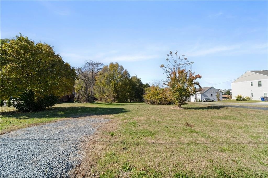 Single Family - 610 Meadowlark Drive, Winston-Salem, NC