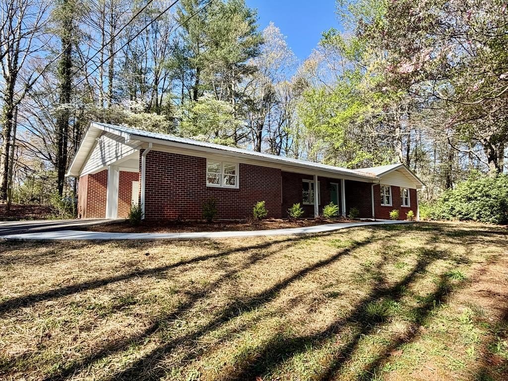 Single Family 3BR 2BA - 51 Lakeview Circle, Morganton, GA