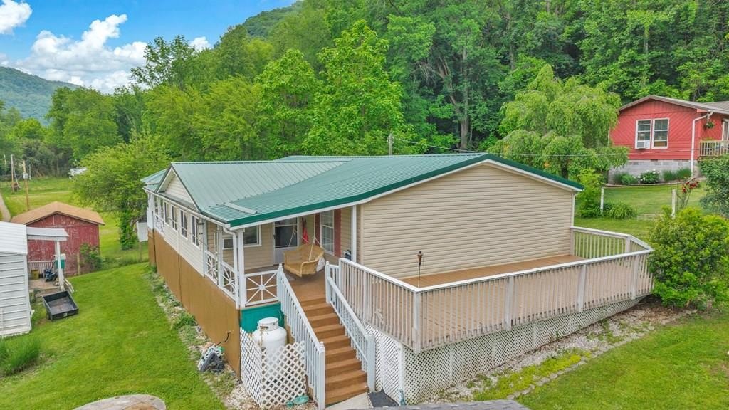 Single Family 3BR 2BA - 117 Cedar Street, HINTON, WV