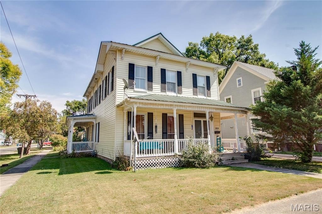 Single Family 5BR 2BA - 202 4th Street, Carrollton, IL