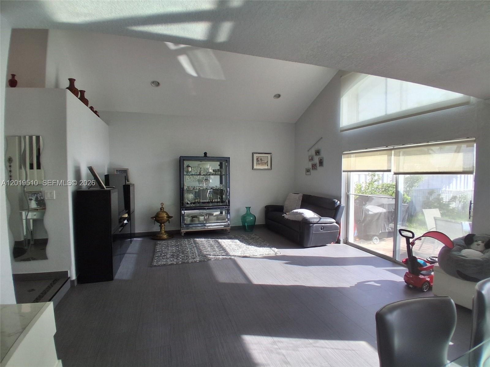 Single Family 4BR 3BA - 5245 SW 38th Ave, Hollywood, FL