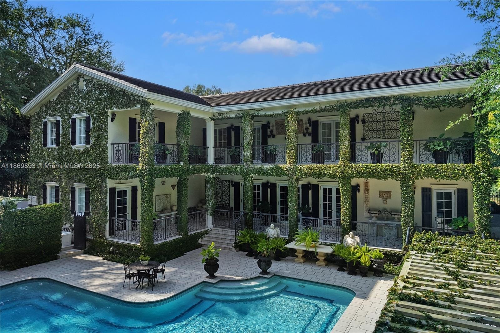 Single Family 6BR 7BA - 612 Sunset Dr, Coral Gables, FL