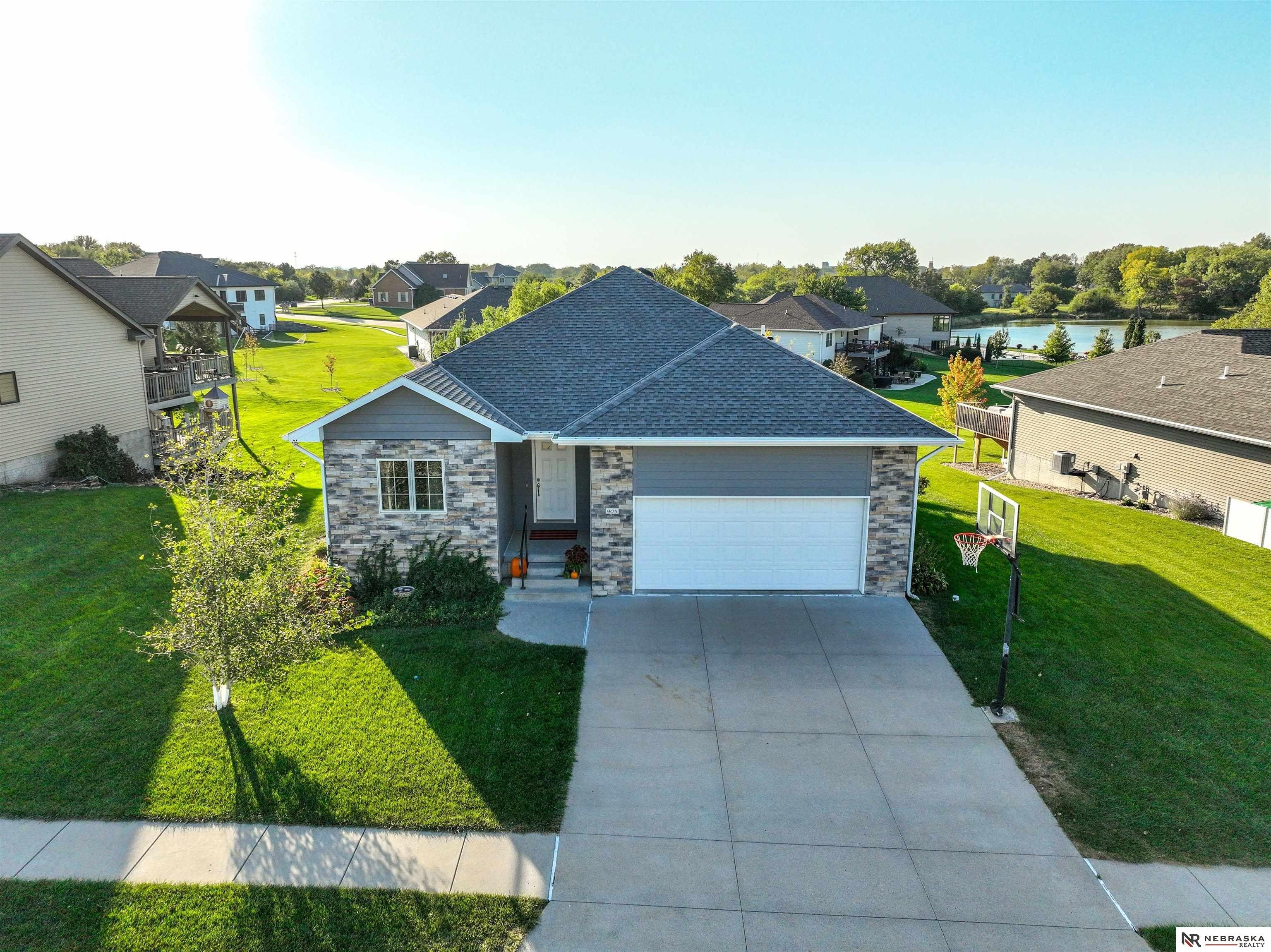 Single Family 5BR 3BA - 905 Fairway Court, Crete, NE