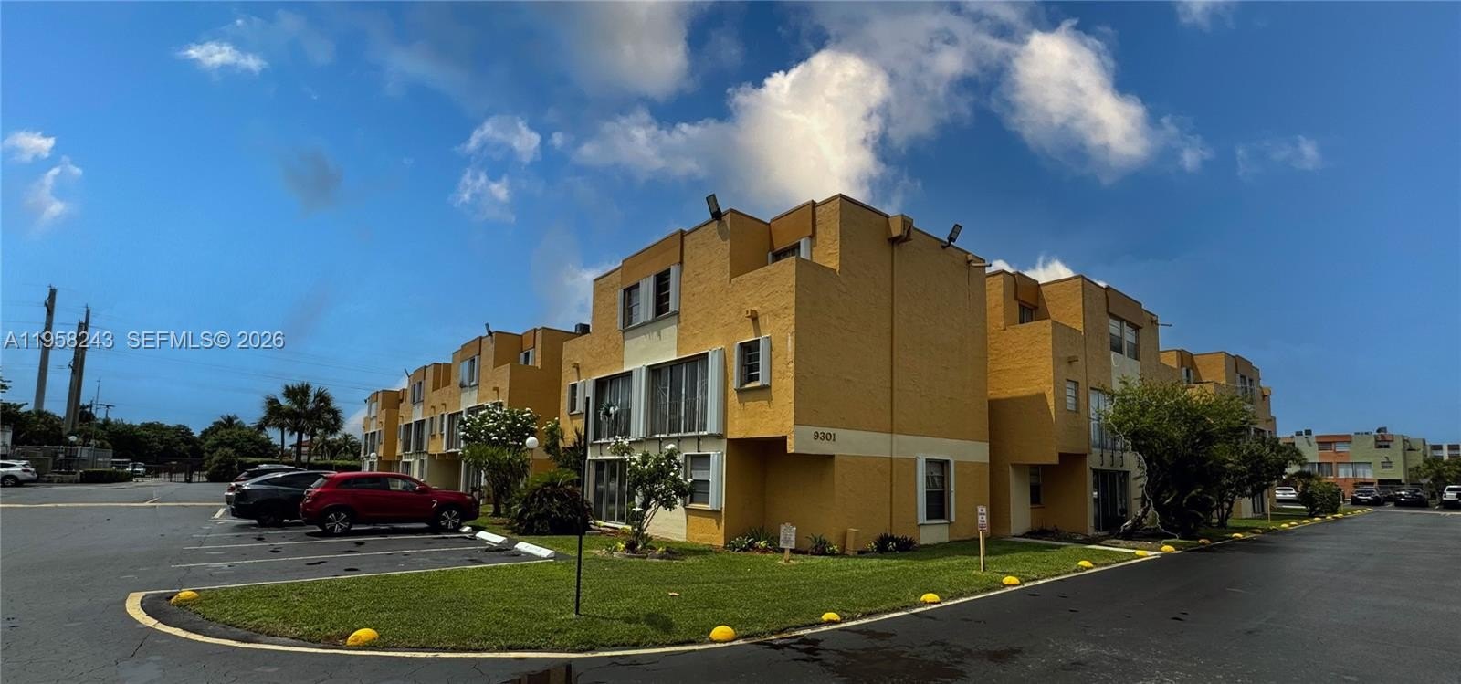 Condo 2BR 1BA - 9301 SW 4th St, Miami, FL