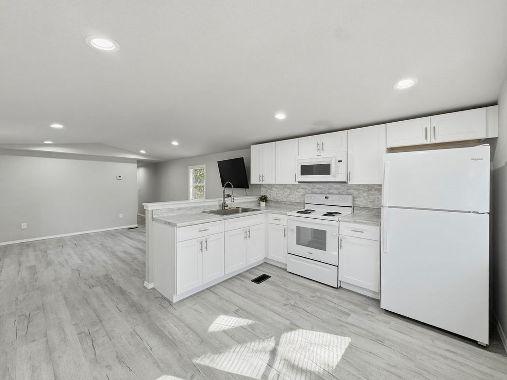 Manufactured Housing 2BR 1BA - 7370 166th St, Trenton, FL